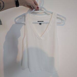 RW&CO. Cream V-Neck Sleeveless Blouse